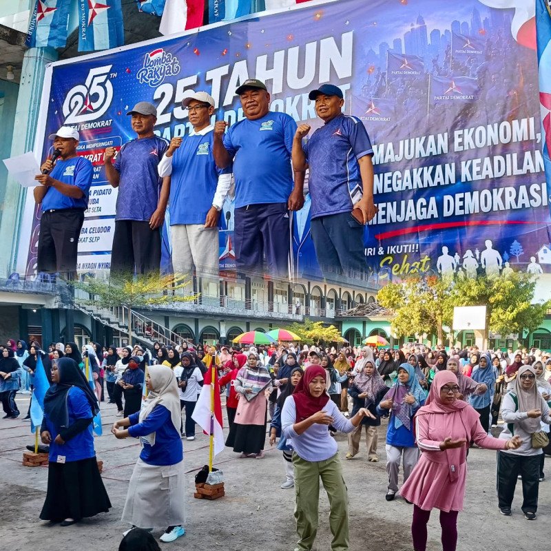 Foto Suasana Acara Senam Pagi Dalam Rangkaian Semarak HUT DEMOKRAT Ke-25 di Wanasaba yang Diinisiasi Oleh Lalu Abdul Hafidz, S.Ag., MM, Anggota DPRD Lotim Dapil 5, serta H. Lalu Zaenul Hamdi, S.Ag, Anggota DPRD Provinsi NTB Dapil NTB 3 (Dok. Pribadi) Foto Suasana Acara Senam Pagi Dalam Rangkaian Semarak HUT DEMOKRAT Ke-25 di Wanasaba yang Diinisiasi Oleh Lalu Abdul Hafidz, S.Ag., MM, Anggota DPRD Lotim Dapil 5, serta H. Lalu Zaenul Hamdi, S.Ag, Anggota DPRD Provinsi NTB Dapil NTB 3 (Dok. Pribadi)